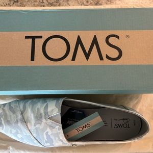 Grey camo Tom’s size 12w